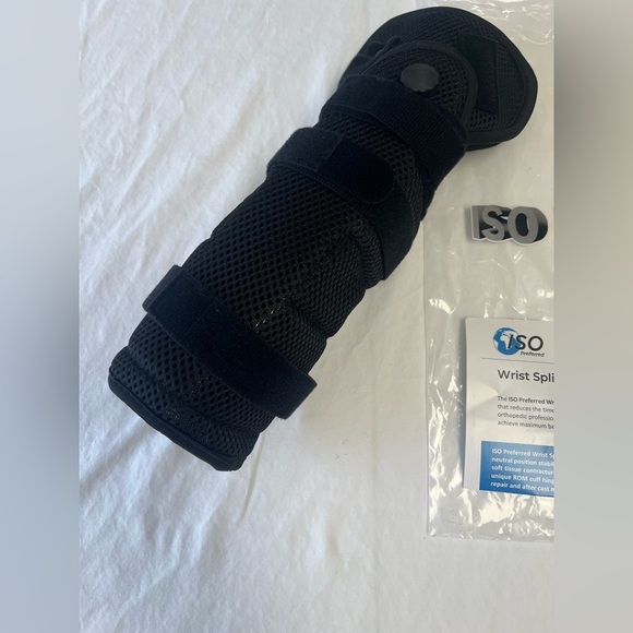 ISO PREFERRED WRIST SPLINT NEUTRAL POSITION STABLIZER.   UNIVERSAL FIT - Picture 2 of 7